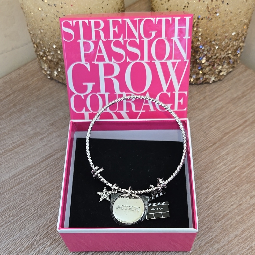 New Mary Kay Silver Tone Action Charm Bracelet 12$